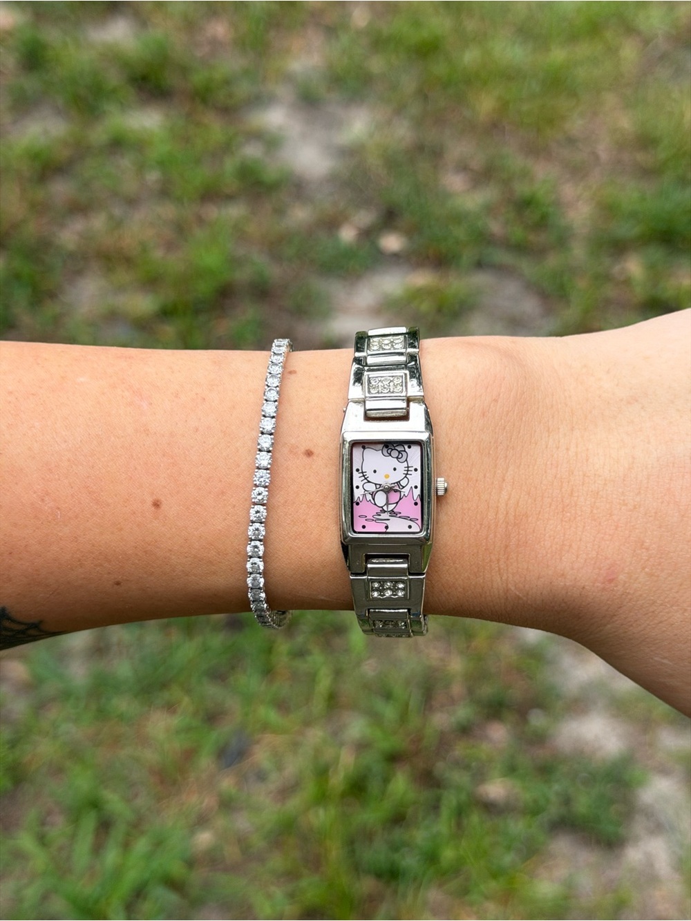 2000’s Vintage Hello Kitty Watch Silver & Pink